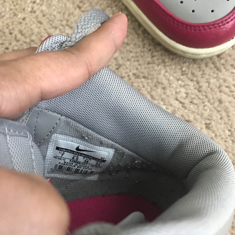 Nike - Picture 4 of 4